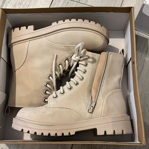 7.5 Firm combat boots/ winter boots